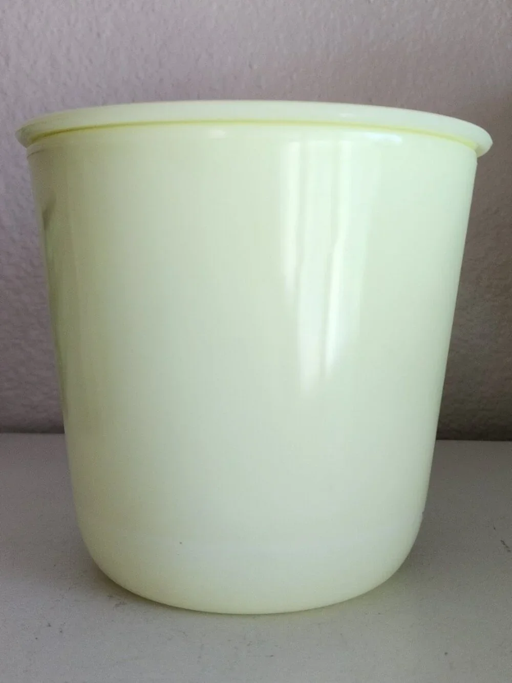 Beautiful Vintage McKee Seville Yellow Glass CEREAL 48oz Canister Uranium HTF